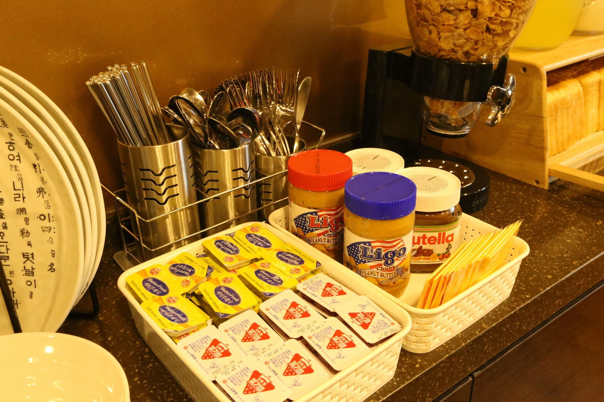 Tripstay Myeongdong Seoul Ngoại thất bức ảnh